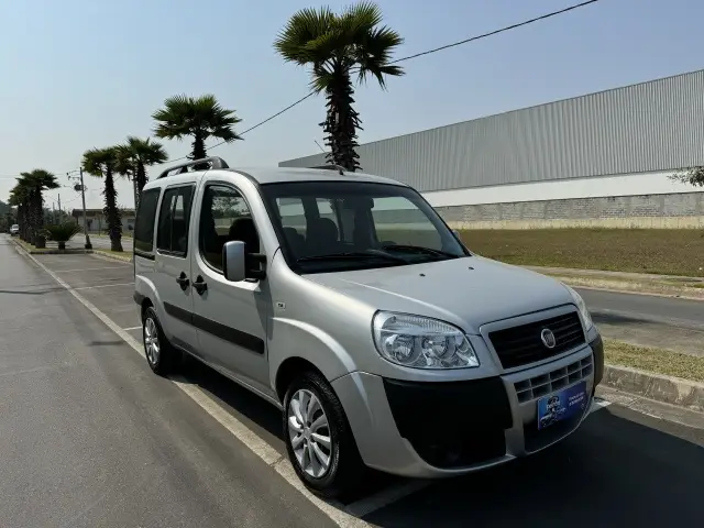 Carro Fiat Doblò 2019 Essence 1.8 16V (Flex)
