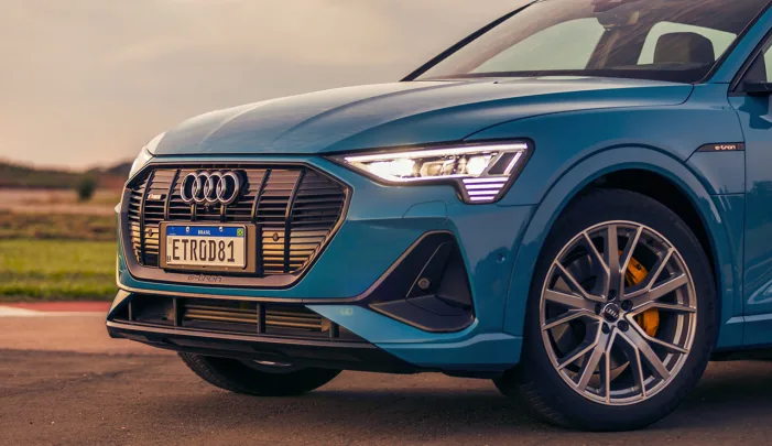 Serviço mensal está disponível para os modelos A6, A7, Q8 e e-tron, que podem até ser blindados. Mas para bancar a mensalidade...