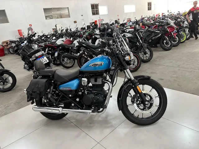 Carro Royal Enfield Meteor 350 2023 Stellar