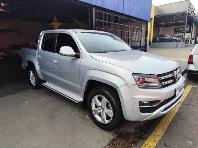 Carro Volkswagen Amarok 2017 2.0 CD 4x4 TDi Highline (Aut)