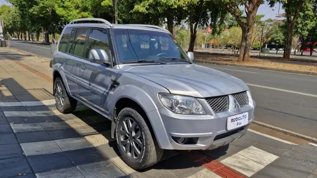 Carro Mitsubishi Pajero TR4 2013 2.0 16V 4x2 (Flex)