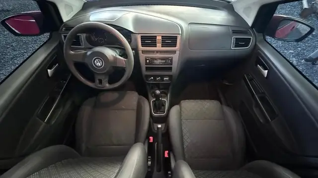 Carro Volkswagen Fox 2015 1.0 MPI Track (Flex)