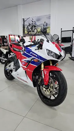 Carro Honda CBR 600 2014 RR (ABS)