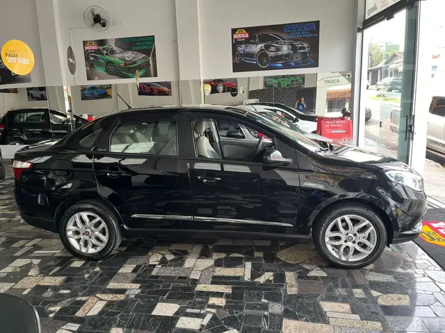 Carro Fiat Grand Siena 2014 Essence 1.6 16V (Flex)