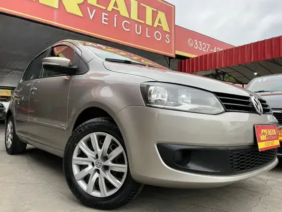Carro Volkswagen Fox 2014 1.0 TEC (Flex) 4p