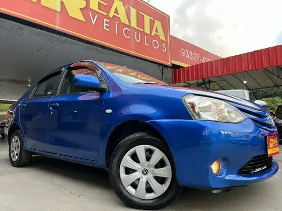 Carro Toyota Etios Sedan 2013 XS 1.5 (Flex)