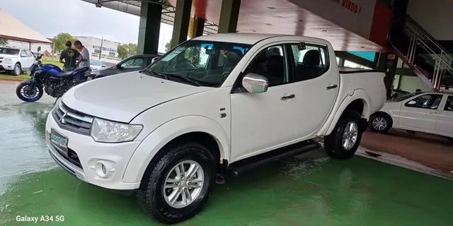 Carro Mitsubishi L200 Triton 2017 HLS 2.4 Flex 16V CD Mec.