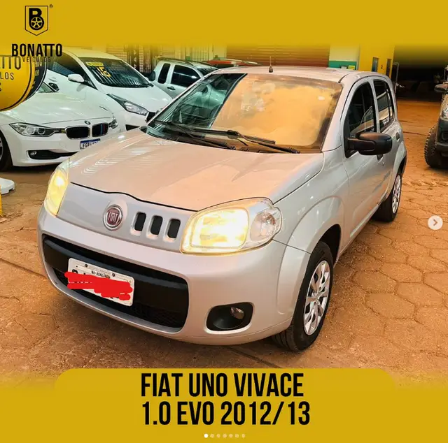 Carro Fiat Uno 2014 Vivace College 1.0 8V (Flex) 4p
