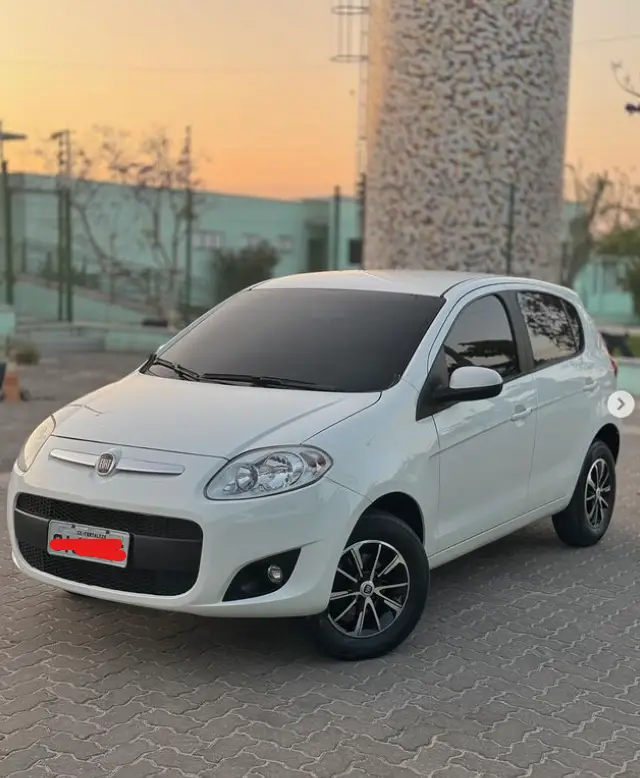 Carro Fiat Palio 2013 Attractive 1.0 8V (Flex)