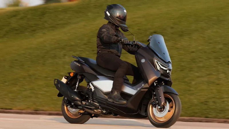 Yamaha muda o visual da XMax e da NMax para a linha 2025