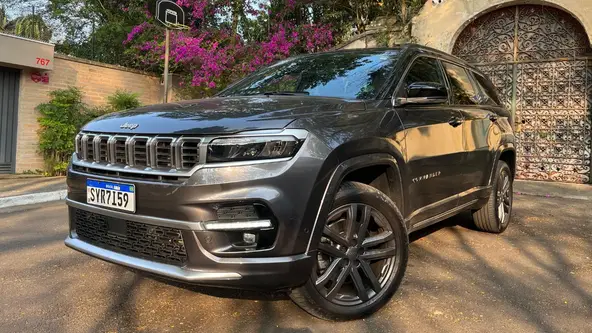 SUV chama atenção pelo desempenho mesmo com seus 1.886 kg espalhados por 4,76 metros de comprimento