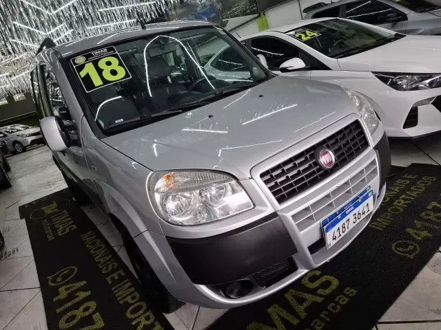 Carro Fiat Doblò 2018 Essence 1.8 7L (Flex)