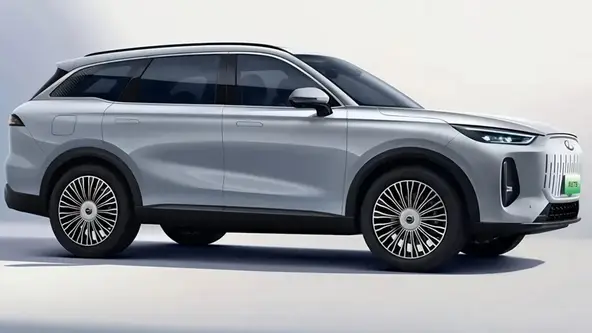 SUV tem quase cinco metros de comprimento e capacidade para sete lugares