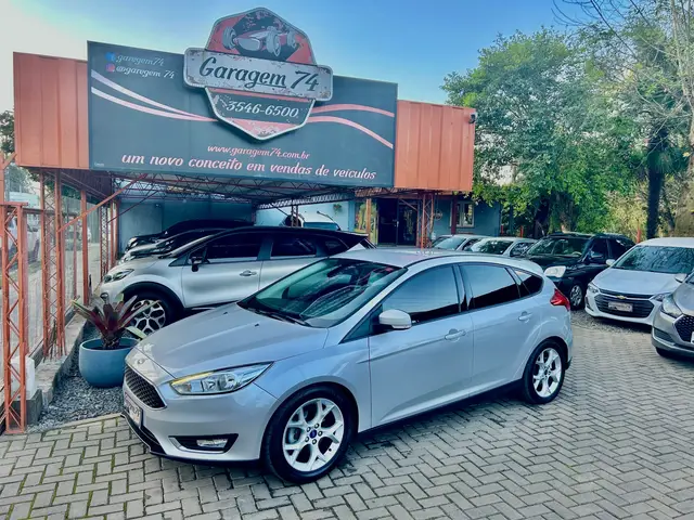 Carro Ford Focus Hatch 2018 SE Plus 2.0 PowerShift