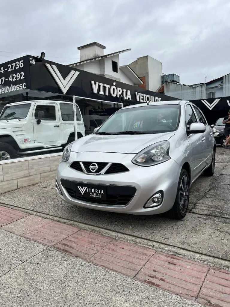 Nissan March 1.6 16V SL CVT (Flex)