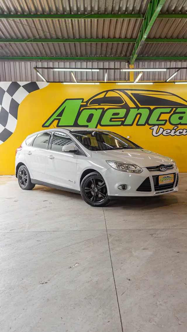 Carro Ford Focus Hatch 2015 SE 1.6 16V TiVCT