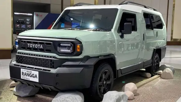 Apresentado como conceito, o Toyota Hilux Rangga SUV é uma Hilux “esticada” com oito lugares