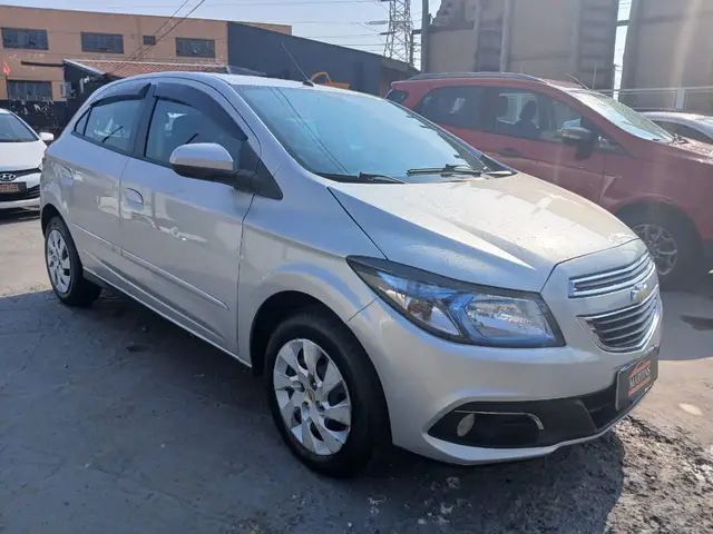 Carro Chevrolet Onix 2013 1.4 LT SPE/4