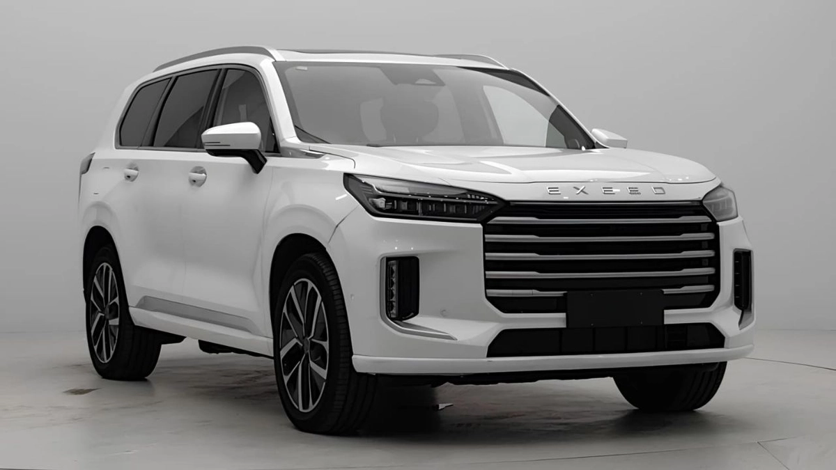 Com 2.280 kg, o SUV híbrido plug-in sai de 0 a 100 km/h em 4,2 segundos