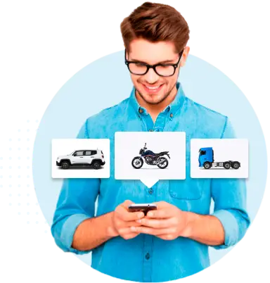 Pessoa vendo moto no celular