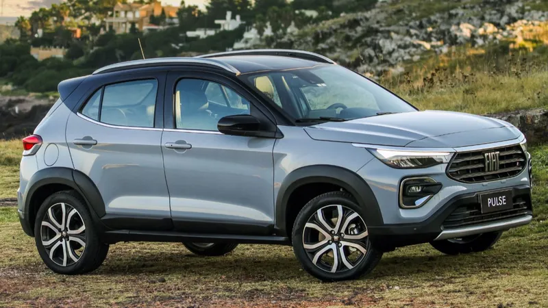 Novo Fiat Fastback híbrido terá truque para bateria não reduzir porta-malas