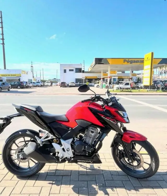 Carro Honda CB 300F Twister 2024 Standard