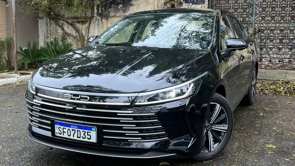 Dados do Inmetro para o sedan híbrido plug-in apontam um consumo urbano de 44 km/l e 36,7 km/l na estrada