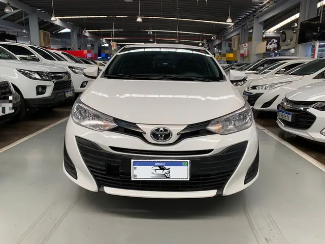 Carro Toyota Yaris Sedan 2021 1.5 XL Live (Flex)