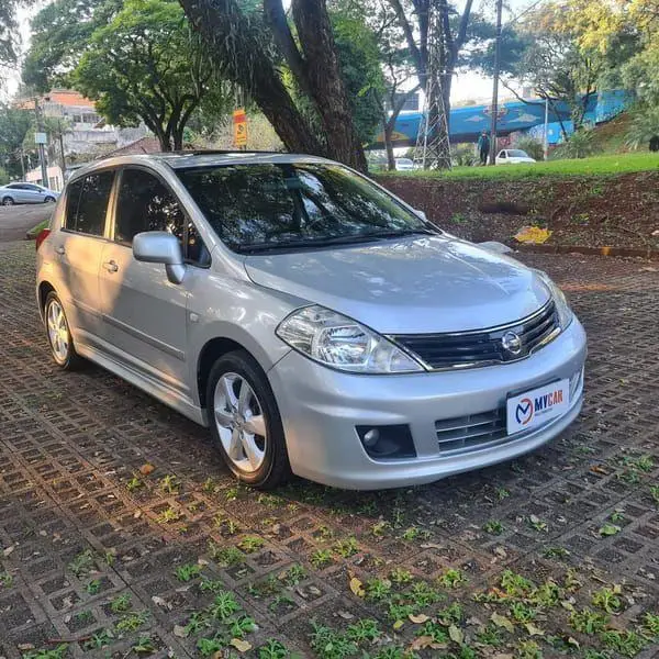 Nissan Tiida SL 1.8 (flex) (aut)