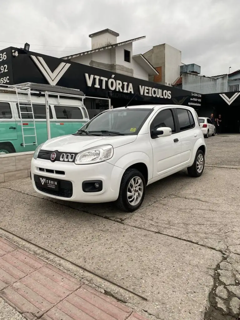 Fiat Uno Evolution 1.4 8V (Flex) 4p