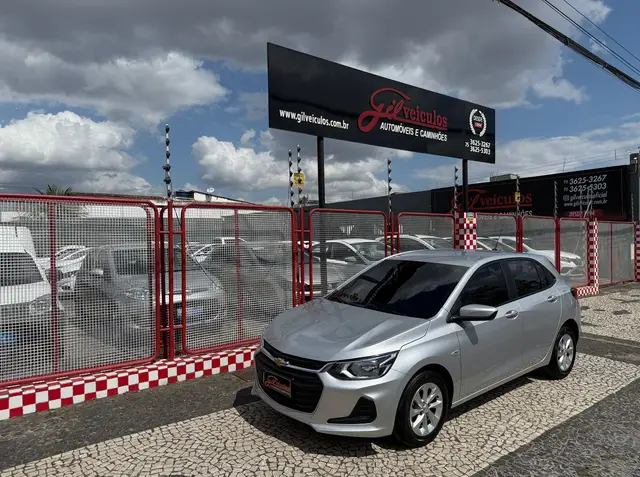 Carro Chevrolet Onix 2022 LT 1.0