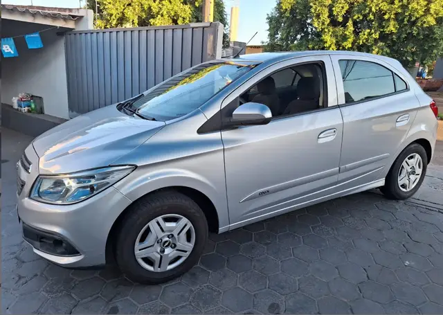 Carro Chevrolet Onix 2013 1.0 LS SPE/4
