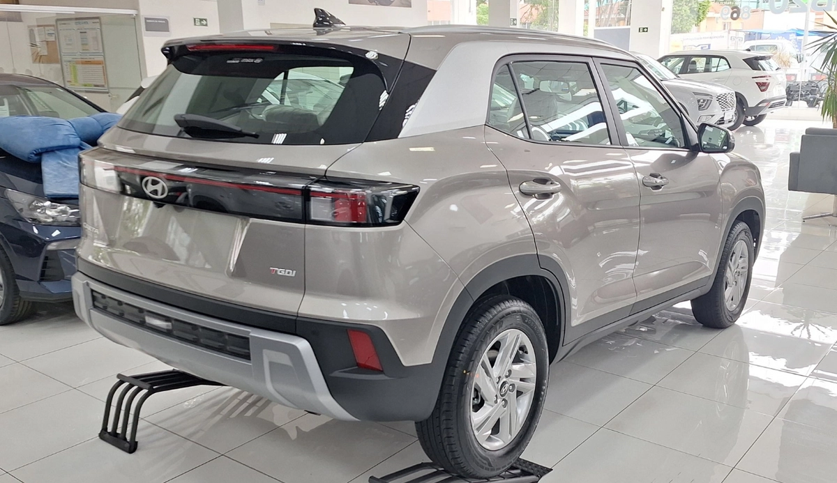 Versão de entrada do SUV ganhou itens importantes no interior e em segurança