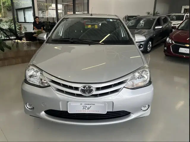 Carro Toyota Etios 2015 X 1.3 (Flex)