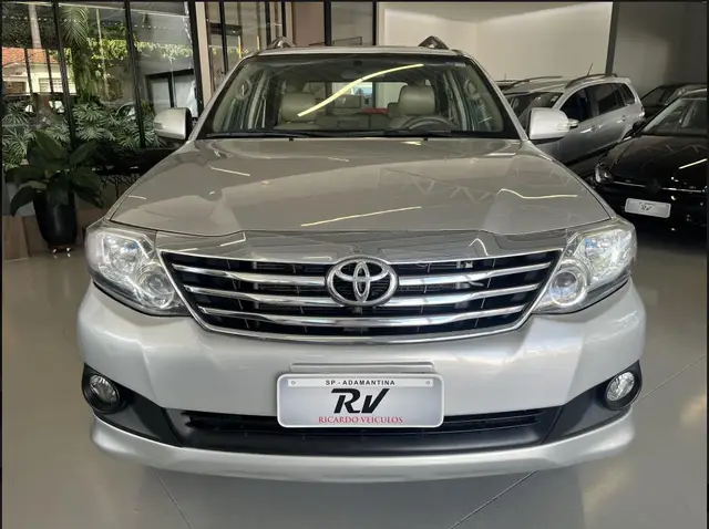 Carro Toyota Hilux Cabine Dupla 2014 Hilux 2.7 SR CD 4x2 (Flex) (Aut)