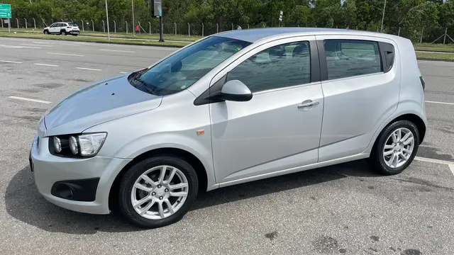 Carro Chevrolet Sonic 2013 Hatch LTZ 1.6 (Aut)
