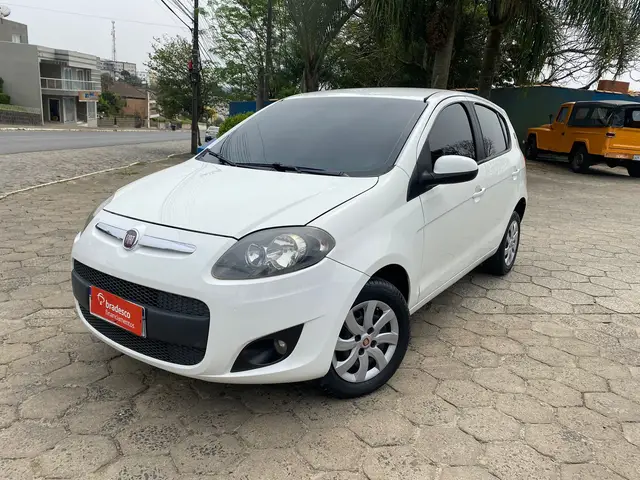 Carro Fiat Palio 2013 Attractive 1.4 8V (Flex)