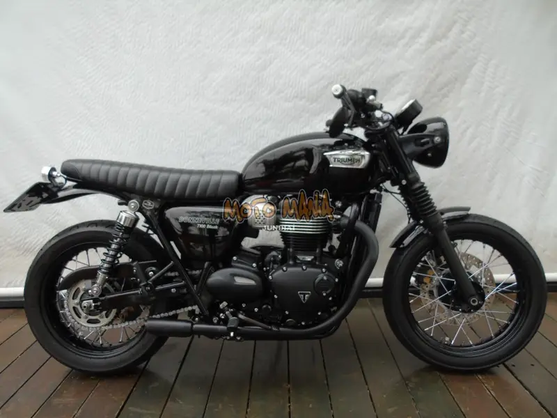 Triumph Bonneville T100 T 100 Black
