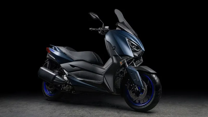 Nova Yamaha XMax é a melhor scooter de média cc? Comparamos com Dafra e Zontes