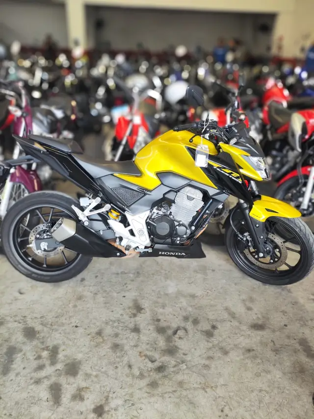 Carro Honda CB 300F Twister 2023 (CBS)