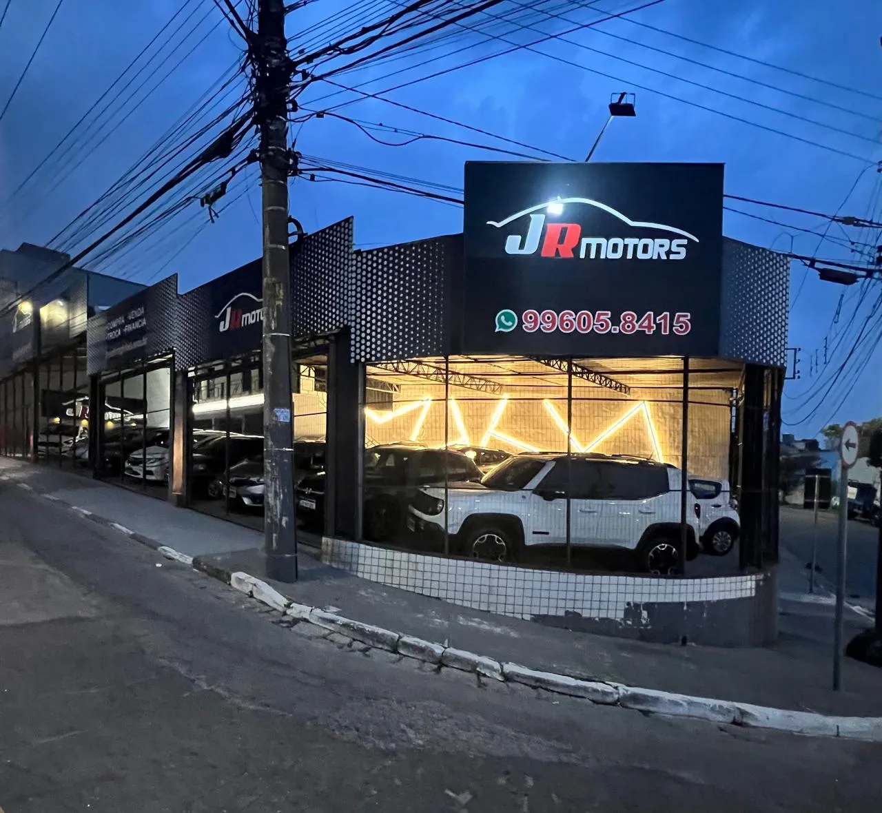 Fachada da loja JR MOTORS GLOBAL COM. DE VEICULOS LTDA - Mauá - SP