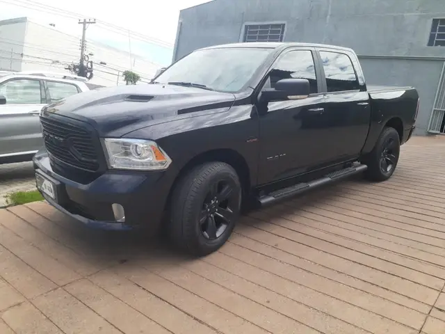 Carro RAM Classic 2022 Laramie Night Edition 5.7
