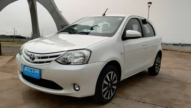 Carro Toyota Etios 2017 XS 1.5 (Aut) (Flex)