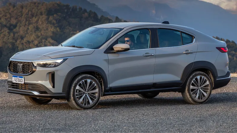 Fiat Fastback tem até R$ 30 mil de desconto em versão que será híbrida