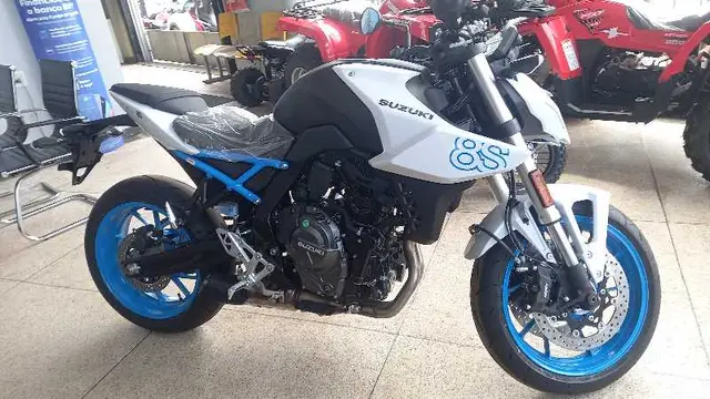 Carro Suzuki GSX-8S 2025 776 cc