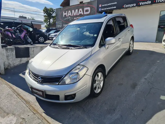 Carro Nissan Tiida 2011 SL 1.8 (flex) (aut)