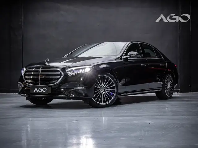 Carro Mercedes-Benz E 300 2025 Exclusive 2.0 Turbo Gasolina (Aut)