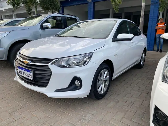 Carro Chevrolet Onix Plus 2020 1.0 LT (Flex)