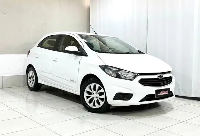 Carro Chevrolet Onix 2018 1.4 LT SPE/4 (Aut)