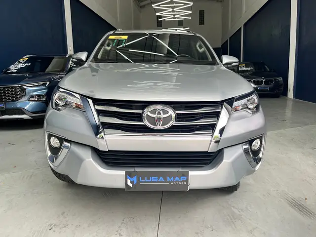 Carro Toyota SW4 2017 4.0 VVT-I SRX 7L 4x4 (Aut)
